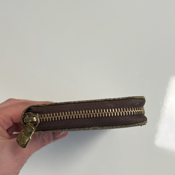 Louis Vuitton Denim Long Zippy Wallet in great condition - Picture 7 of 17